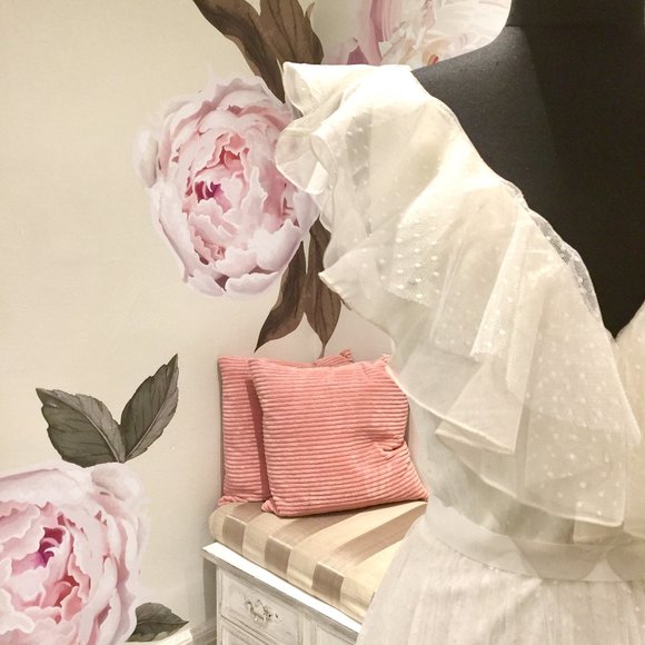 Theia Wedding Gown! - Picture 3 of 8